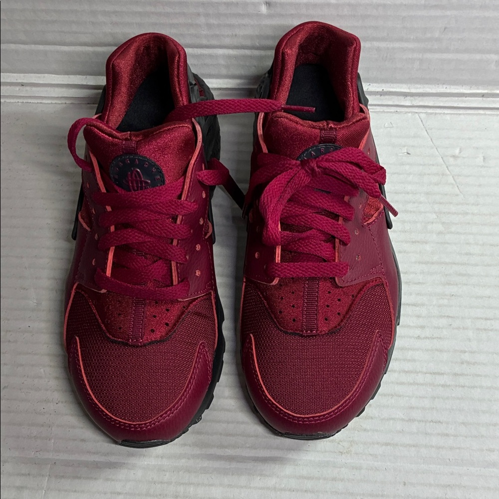 Red  Nike Huarache Sneakers SKU 654275-603 USED ( original box)